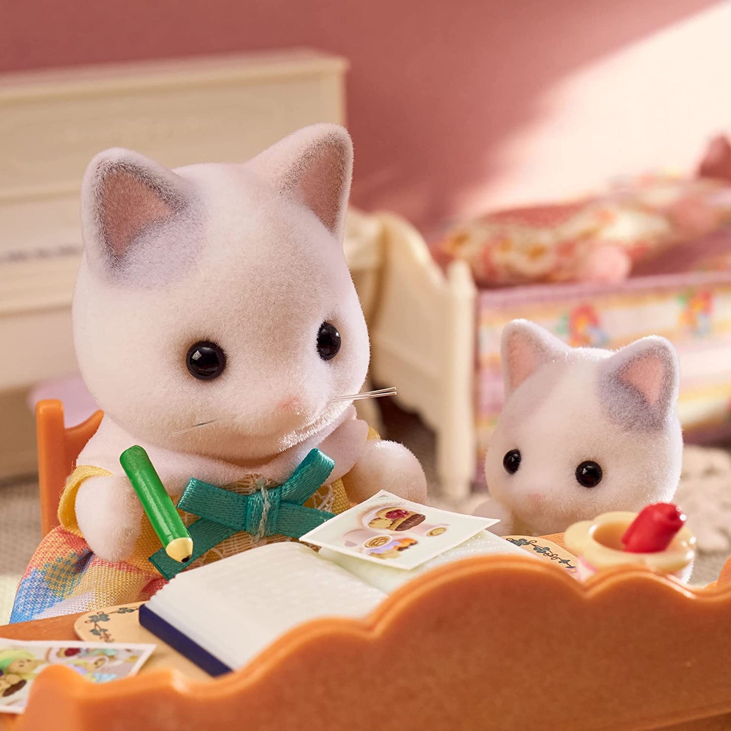 Sylvanian Families Latte Latin Cat Family Doll House Accessories Miniature Toys for Kids