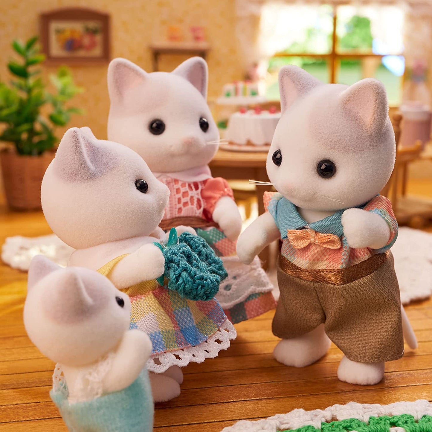 Sylvanian Families Latte Latin Cat Family Doll House Accessories Miniature Toys for Kids